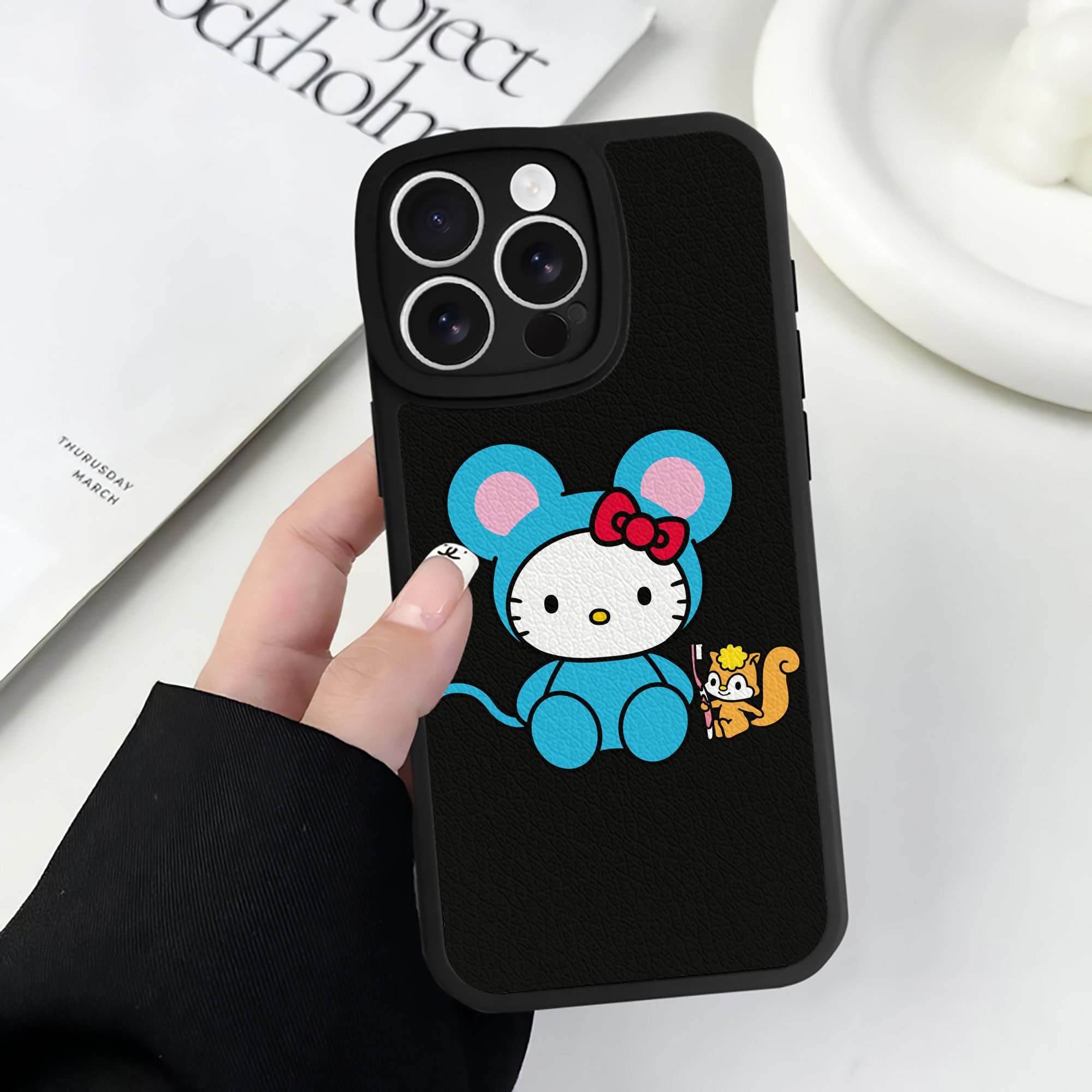 （画像用） Hello Kitty ハローキティ 【iPhone 16シリーズ対応】シリコンスマホケース（レザー調） 材質：シリコン